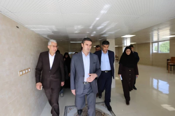 بازدید استاندار و هیئت همراه از پردیس زینب کبری (س)استان مرکزی 2