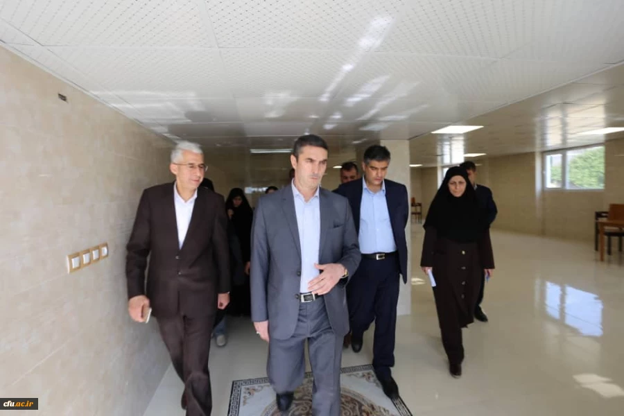 بازدید استاندار و هیئت همراه از پردیس زینب کبری (س)استان مرکزی 2