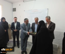 تقدیر فرماندار و مدیر کل امور بانوان استانداری خراسان جنوبی از رتبه اول رساله برتر جشنواره دکتر شریعتمداری در سطح کشور توسط سرکار خانم دکتر باقرزاده سرپرست پردیس امام سجاد(ع) خراسان جنوبی 2