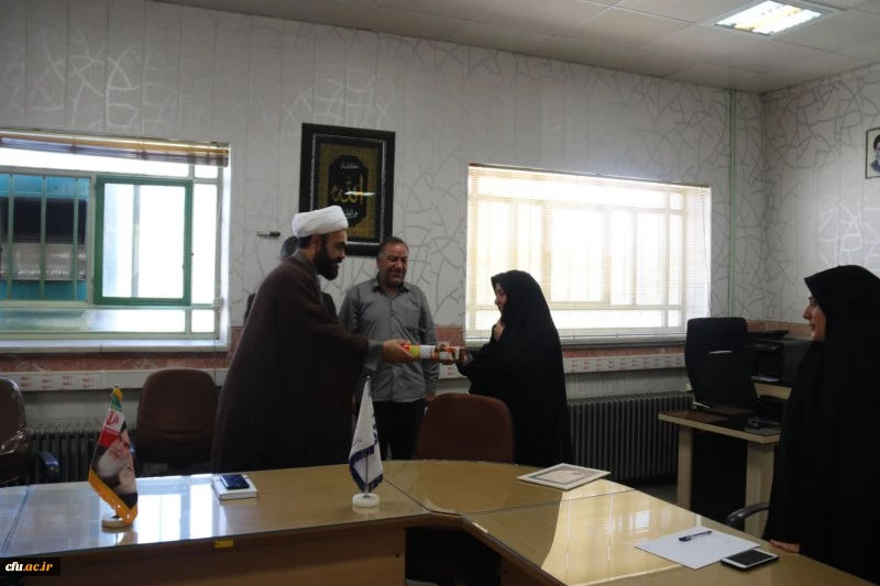 معرفی معاون آموزشی، پژوهشی و فرهنگی پردیس فاطمه الزهرا (س) دانشگاه فرهنگیان یزد
 3