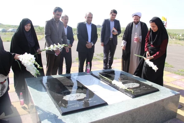 در دانشگاه فرهنگیان اردبیل برگزار شد:

 مراسم گرامیداشت سوم خردادماه، سالروز آزادسازی خرمشهر در مزار شهدای گمنام 2