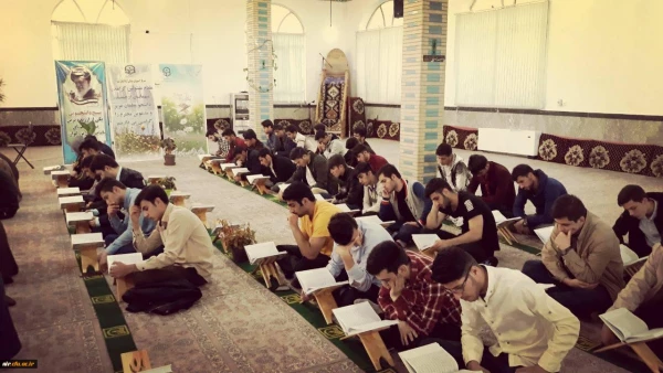 در مرکز آزادگان نیر دانشگاه فرهنگیان استان اردبیل برگزار شد:

محفل انس با قرآن کریم به همراه ضیافت افطاری 2