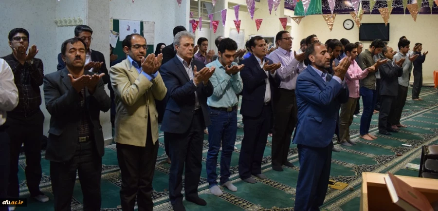 با حضور مدیر امور پردیس های استان کرمانشاه از پژوهشگران برتر و برگزیدگان مسابقه کتابخوانی و جشنواره رویش تجلیل بعمل آمد 4