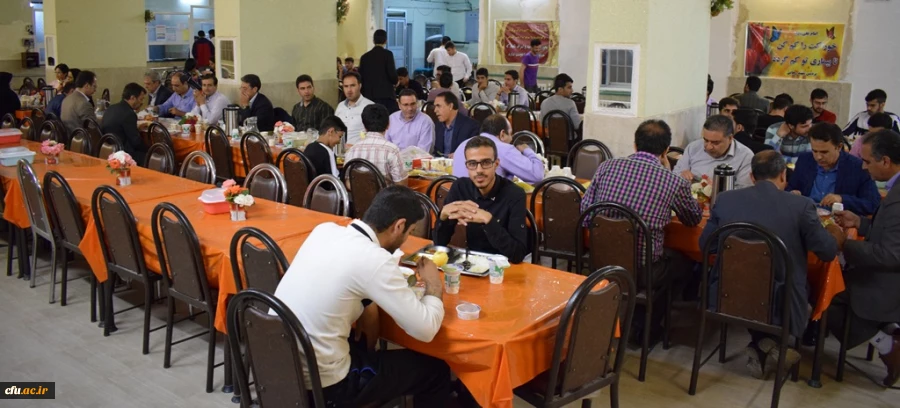 با حضور مدیر امور پردیس های استان کرمانشاه از پژوهشگران برتر و برگزیدگان مسابقه کتابخوانی و جشنواره رویش تجلیل بعمل آمد 5