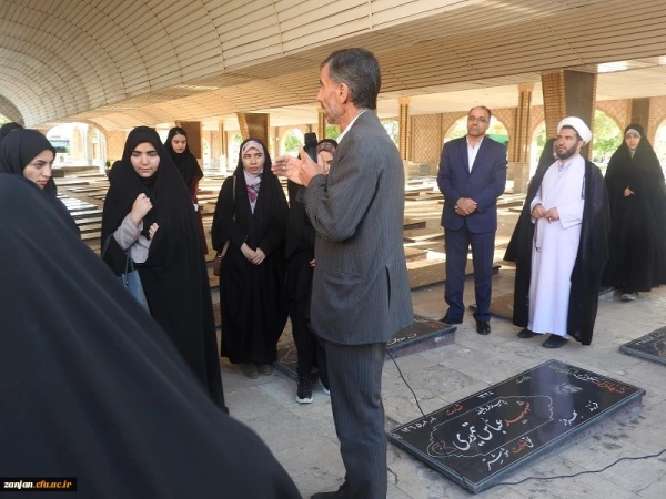 در دانشگاه فرهنگیان استان زنجان برگزار شد:

مراسم پیمان با شهدا وضیافت افطاری با حضور مسئولین دانشگاه و دانشجویان 3