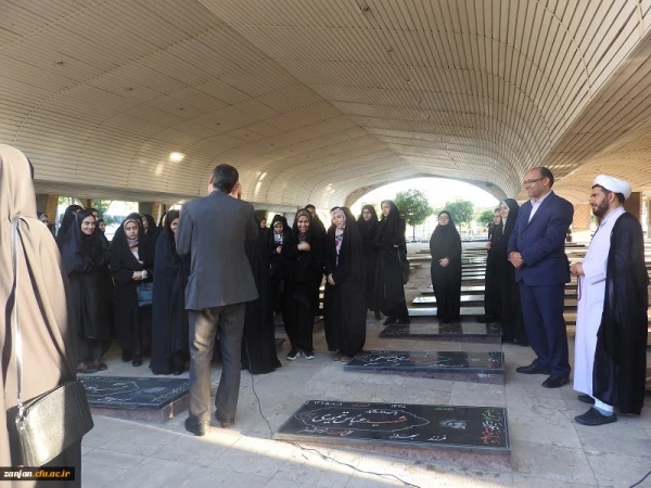 در دانشگاه فرهنگیان استان زنجان برگزار شد:

مراسم پیمان با شهدا وضیافت افطاری با حضور مسئولین دانشگاه و دانشجویان 2