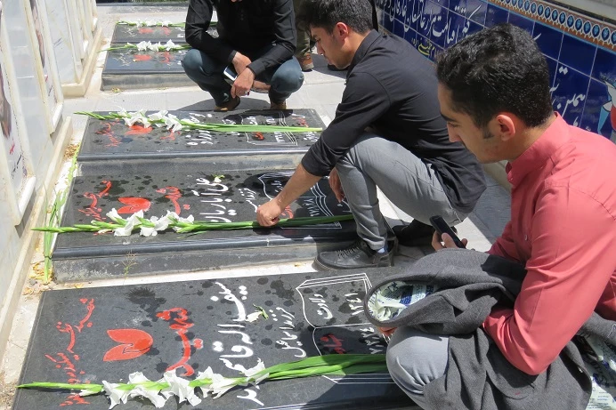 به مناسبت سالروز آزادسازی خرمشهر انجام گرفت:

عطرافشانی مزار شهدای والامقام دفاع مقدس و مدافعان حرم توسط مسؤلین و دانشجومعلمان دانشگاه فرهنگیان استان اردبیل 2