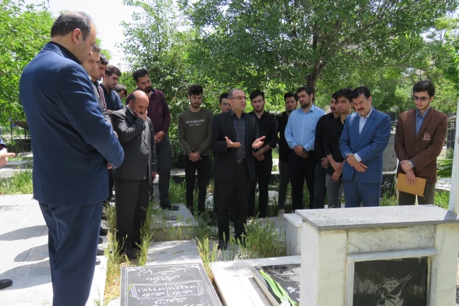 به مناسبت سالروز آزادسازی خرمشهر انجام گرفت:

عطرافشانی مزار شهدای والامقام دفاع مقدس و مدافعان حرم توسط مسؤلین و دانشجومعلمان دانشگاه فرهنگیان استان اردبیل 2