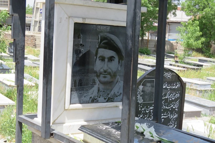 به مناسبت سالروز آزادسازی خرمشهر انجام گرفت:

عطرافشانی مزار شهدای والامقام دفاع مقدس و مدافعان حرم توسط مسؤلین و دانشجومعلمان دانشگاه فرهنگیان استان اردبیل 2