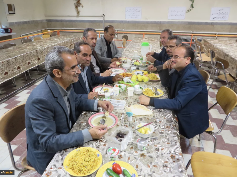 حضور سرپرست مدیریت استان و صرف افطاری ساده در کنار دانشجو معلمان پردیس شهید باهنر همدان