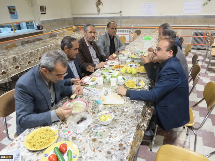 حضور سرپرست مدیریت استان و صرف افطاری ساده در کنار دانشجو معلمان پردیس شهید باهنر همدان