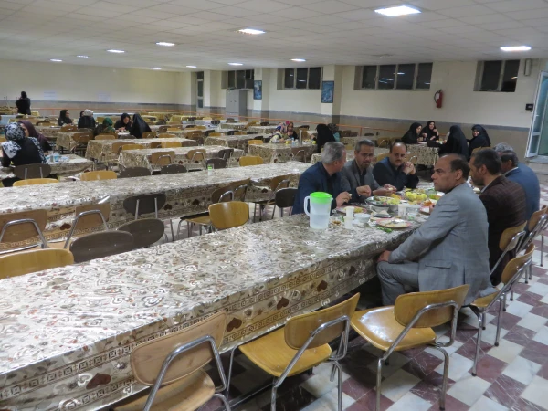 حضور سرپرست مدیریت استان و صرف افطاری ساده در کنار دانشجو معلمان پردیس شهید باهنر همدان