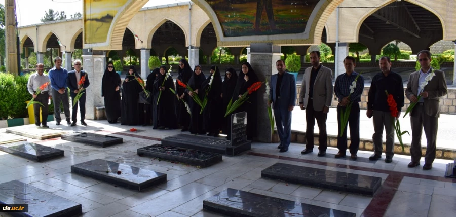 مراسم غبارروبی و عطر افشانی مزار شهدا بمناسبت سالروز آزاد سازی خرمشهر توسط مسئولین و کارکنان دانشگاه فرهنگیان استان کرمانشاه  3