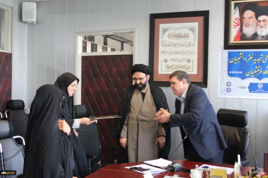 در سومین جلسه شورای انضباطی تجدیدنظر دانشجویان دانشگاه فرهنگیان عنوان شد:

از قوانین و مقررات انضباطی دانشگاه تا اعمال به موقع آن و صیانت از حقوق دانشگاه و دانشجو 3