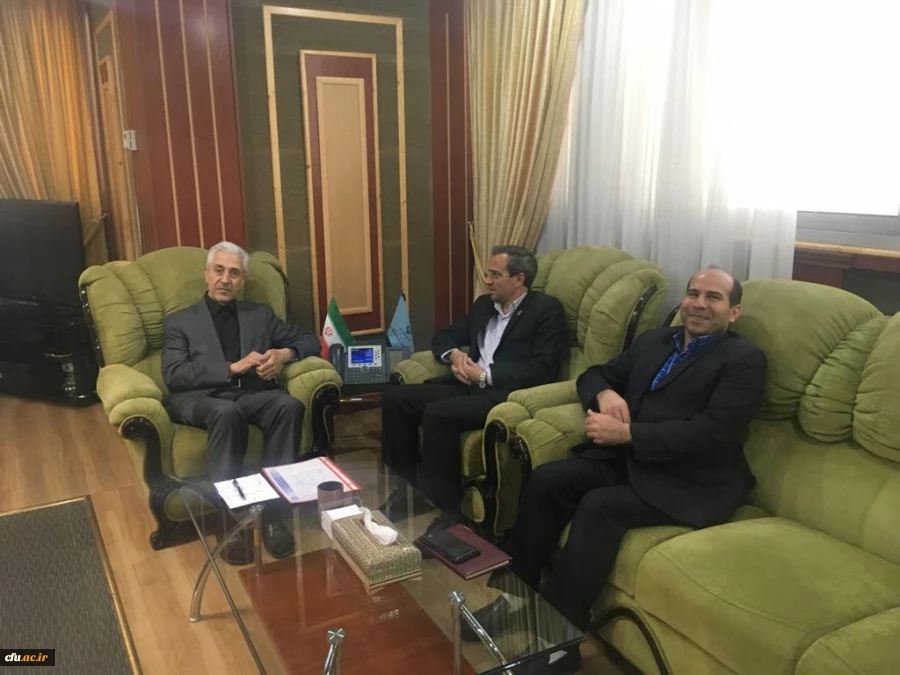 گفتگوی صمیمی وزیر علوم تحقیقات و فناوری و معاون پژوهشی و فناوری دانشگاه فرهنگیان کشور
 3