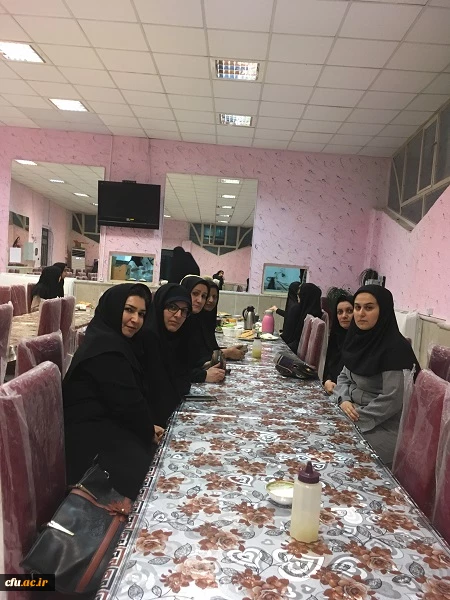 حضور دکتر صفرزاده سرپرست دانشگاه فرهنگیان استان و سرپرست های پردیس ها و جمعی از کارکنان در افطاری با دانشجویان 2