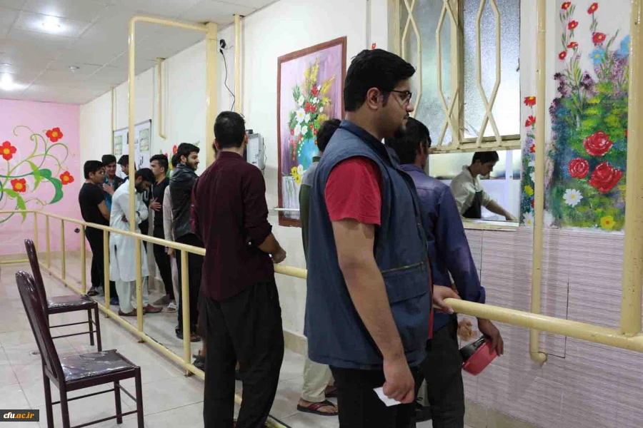 حضور دکتر صفرزاده سرپرست دانشگاه فرهنگیان استان و سرپرست های پردیس ها و جمعی از کارکنان در افطاری با دانشجویان 4