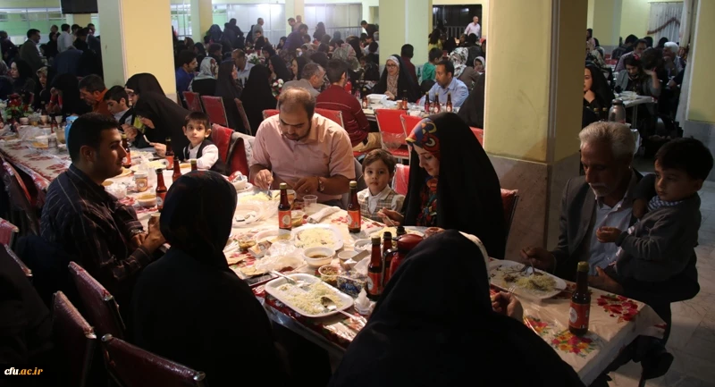 مراسم ضیافت افطاری اساتید و کارکنان دانشگاه فرهنگیان استان کرمان برگزار شد.