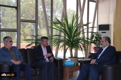 دکتر شهرام عروف زاد در دیدار با مدیرعامل سازمان جمعیت هلال احمر استان اصفهان

دانشجو معلمان می توانند دادرس،سفیر و یاور خوبی برای هلال احمر باشند