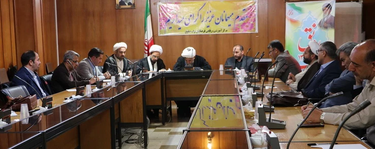 برگزاری نشست هم اندیشی اساتید دانشگاه فرهنگیان استان قزوین باحضور مدیر کل دادگستری استان 2