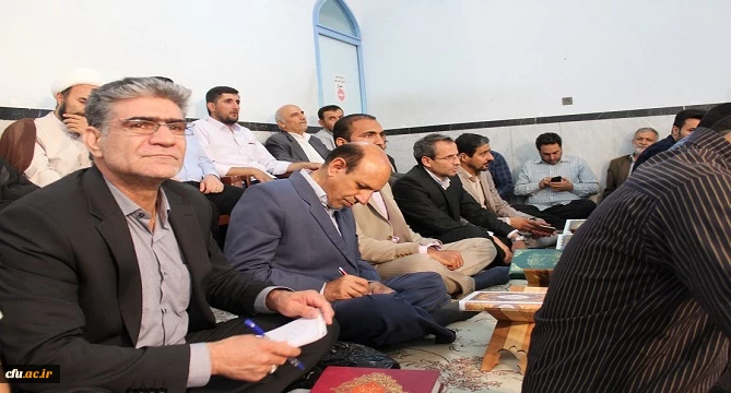 حضور معاونت پژوهش و فناوری دانشگاه فرهنگیان کشور و جمعی از مسئولین دانشگاه فرهنگیان لرستان در جلسه تفسیر قرآن نماینده ولی فقیه استان لرستان