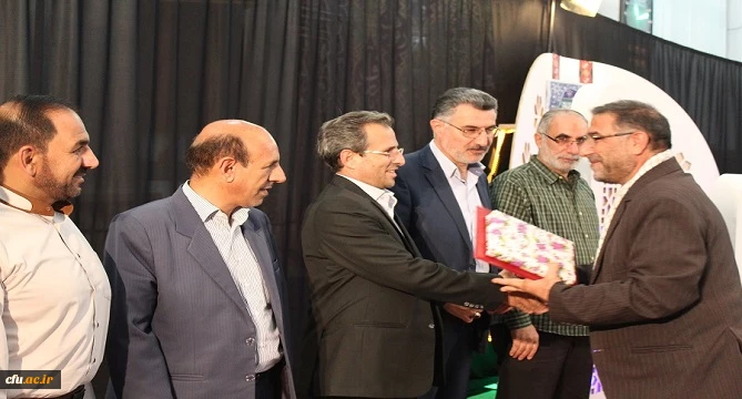 حضور معاونت پژوهش و فناوری دانشگاه فرهنگیان کشور و جمعی از مسئولین دانشگاه فرهنگیان لرستان در جلسه تفسیر قرآن نماینده ولی فقیه استان لرستان