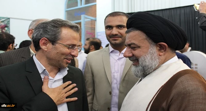 حضور معاونت پژوهش و فناوری دانشگاه فرهنگیان کشور و جمعی از مسئولین دانشگاه فرهنگیان لرستان در جلسه تفسیر قرآن نماینده ولی فقیه استان لرستان