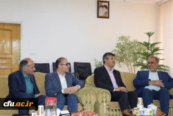 با عنایت به انتصاب آقای مهندس حسین سیستانی به عنوان فرماندار شهرستان اصفهان، سرپرست مدیریت امور پردیس های  دانشگاه فرهنگیان استان اصفهان در معیت معاونین دانشگاه با وی دیدار و نشست مشترک و صمیمی داشتند.

به گزارش روابط عمومی دانشگاه فرهنگیان استان اصفهان