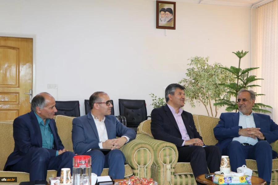 با عنایت به انتصاب آقای مهندس حسین سیستانی به عنوان فرماندار شهرستان اصفهان، سرپرست مدیریت امور پردیس های  دانشگاه فرهنگیان استان اصفهان در معیت معاونین دانشگاه با وی دیدار و نشست مشترک و صمیمی داشتند.

به گزارش روابط عمومی دانشگاه فرهنگیان استان اصفهان