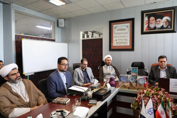 دکتر خنیفر در آیین تقدیر از عوامل اجرایی برگزاری بخش دانشگاهی بیست و هفتمین نمایشگاه قران کریم:

برگزاری بخش دانشگاهی کاری اثر گذار بود که با توجه به وجه علمی با دل مراجع سروکار داشت 3