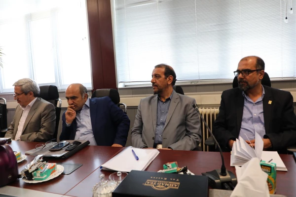 دکتر خنیفر در آیین تقدیر از عوامل اجرایی برگزاری بخش دانشگاهی بیست و هفتمین نمایشگاه قران کریم:

برگزاری بخش دانشگاهی کاری اثر گذار بود که با توجه به وجه علمی با دل مراجع سروکار داشت 7