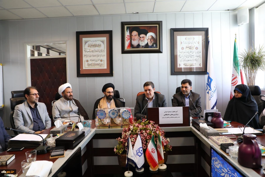 دکتر خنیفر در آیین تقدیر از عوامل اجرایی برگزاری بخش دانشگاهی بیست و هفتمین نمایشگاه قران کریم:

برگزاری بخش دانشگاهی کاری اثر گذار بود که با توجه به وجه علمی با دل مراجع سروکار داشت 12