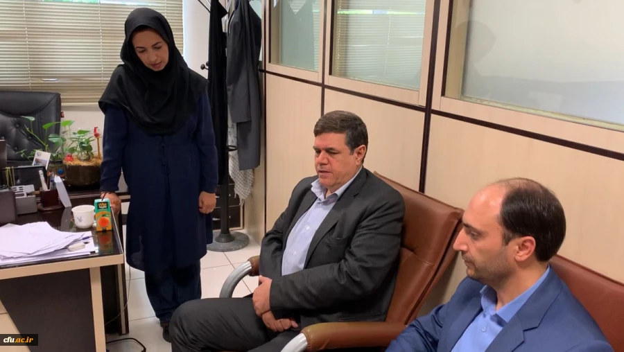 بازدید دکتر خنیفر از فرایند داوری آثار سومین جشنواره یادگیری الکترونیکی دانشگاه فرهنگیان

 2