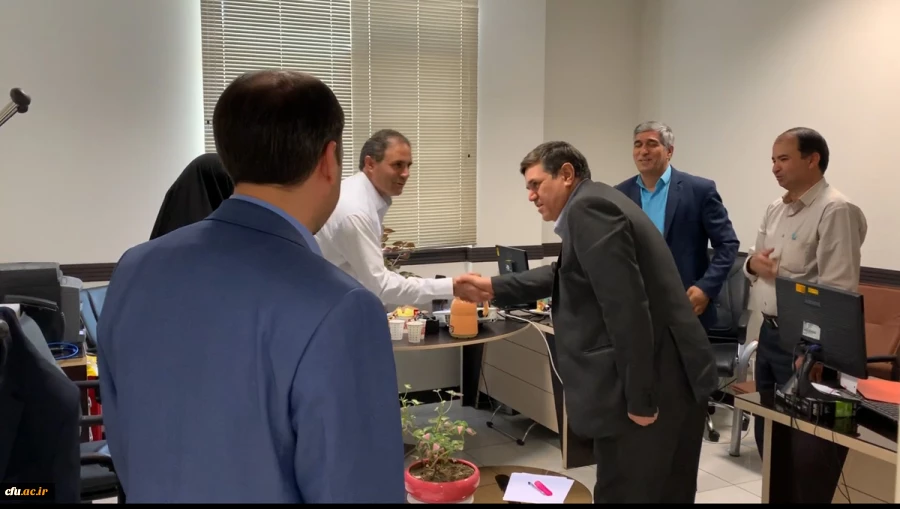 بازدید دکتر خنیفر از فرایند داوری آثار سومین جشنواره یادگیری الکترونیکی دانشگاه فرهنگیان

 2