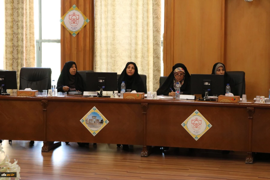 سرپرست معاونت نظارت، ارزیابی و تضمین کیفیت دانشگاه فرهنگیان:

ارتقاء استانداردهای آموزشی از دغدغه های اصلی دانشگاه فرهنگیان است 2