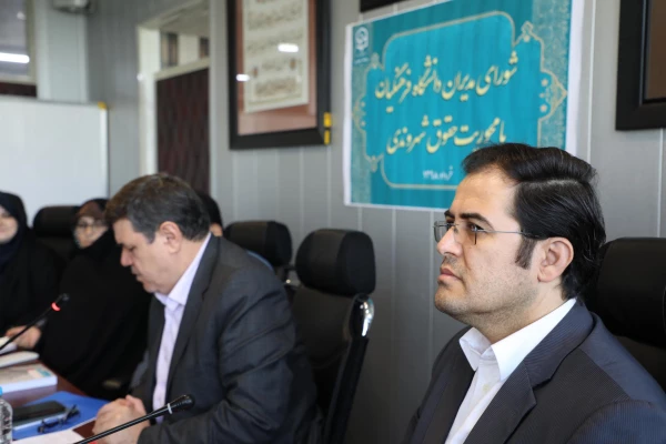 دکتر خنیفر در جلسه شورای مدیران سازمان مرکزی:

امیدواریم از قانون نویسی و قانون خوانی به قانون دانی و اجرای قانون برسیم 2