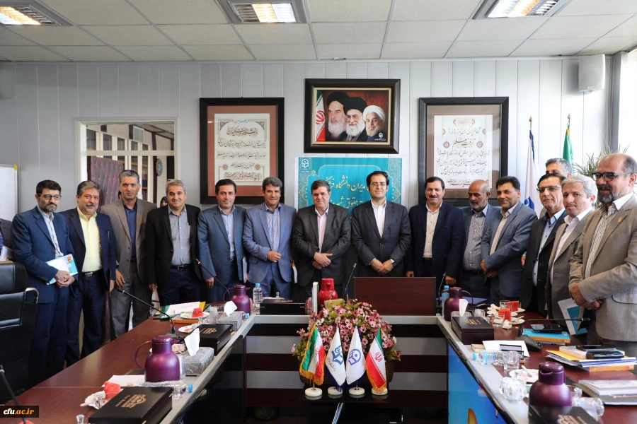 دکتر خنیفر در جلسه شورای مدیران سازمان مرکزی:

امیدواریم از قانون نویسی و قانون خوانی به قانون دانی و اجرای قانون برسیم 8