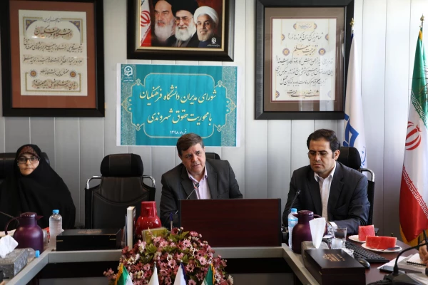 دکتر خنیفر در جلسه شورای مدیران سازمان مرکزی:

امیدواریم از قانون نویسی و قانون خوانی به قانون دانی و اجرای قانون برسیم 9