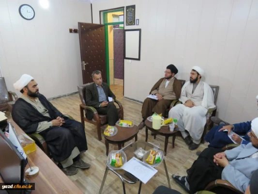 نشست صمیمی ائمه محترم جماعت پردیس های استان یزد با مدیریت استان و مسئول نهاد
 5