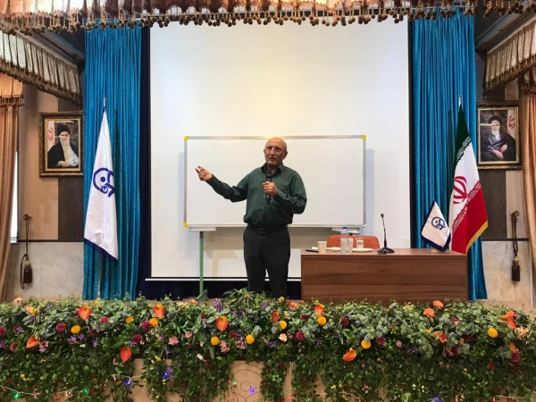 نشست آموزشی "نگاهی نو به زندگی" با حضور دکتر شاهین فرهنگ برگزار شد. 3