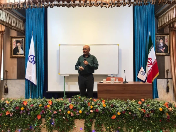 نشست آموزشی "نگاهی نو به زندگی" با حضور دکتر شاهین فرهنگ برگزار شد. 5