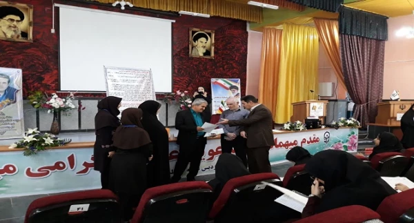 مدیر بهسازی منابع انسانی سازمان مرکزی دانشگاه فرهنگیان در بازدید از حوزه های امتحانات پردیس ها و مراکز استان آذربایجان غربی :

دانشگاه فرهنگیان از لحاظ تولید محتوا و آموزش های مجازی از مهمترین دانشگاههای کشور می باشد 4