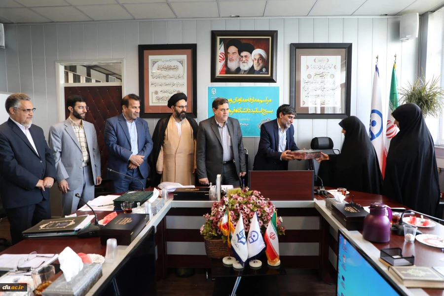 در ایام سالروز شهادت دکتر چمران و روز بسیج اساتید:

معارفه معاونان و مدیران بسیج اساتید دانشگاه فرهنگیان 7