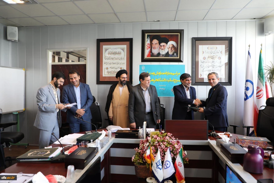 در ایام سالروز شهادت دکتر چمران و روز بسیج اساتید:

معارفه معاونان و مدیران بسیج اساتید دانشگاه فرهنگیان 9