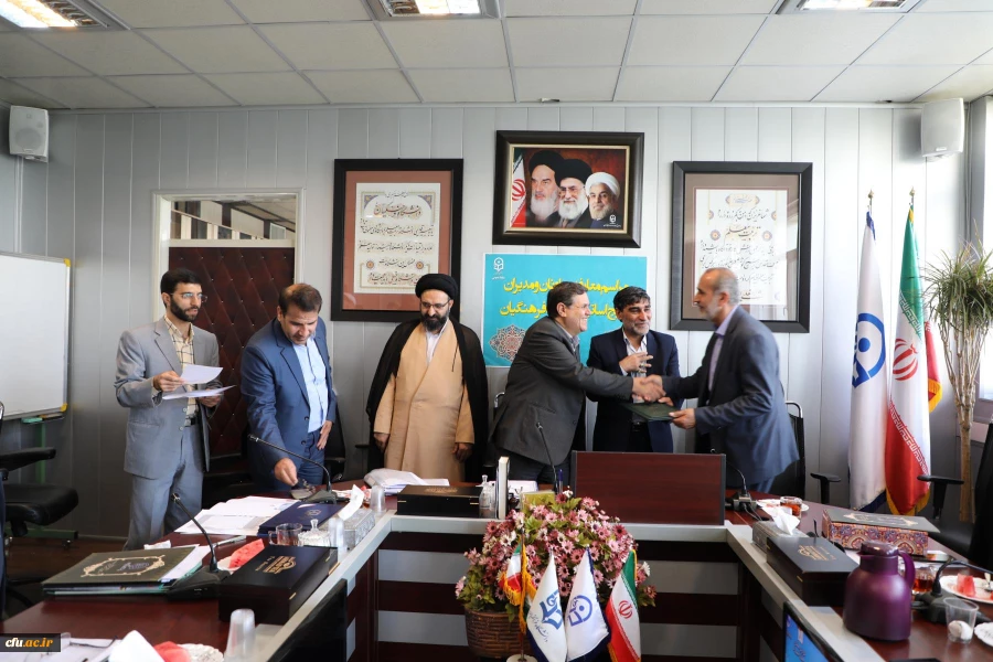 در ایام سالروز شهادت دکتر چمران و روز بسیج اساتید:

معارفه معاونان و مدیران بسیج اساتید دانشگاه فرهنگیان 10