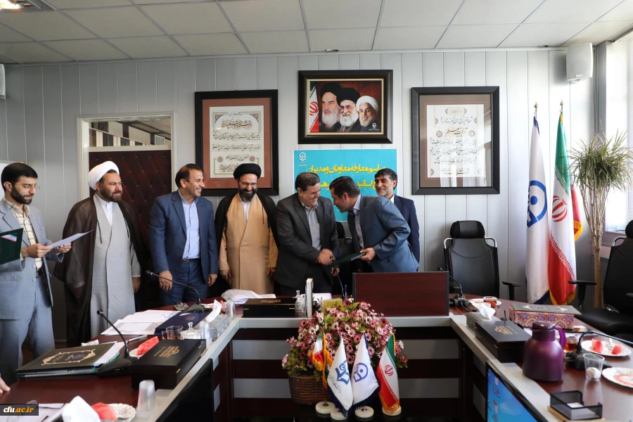 در ایام سالروز شهادت دکتر چمران و روز بسیج اساتید:

معارفه معاونان و مدیران بسیج اساتید دانشگاه فرهنگیان 11