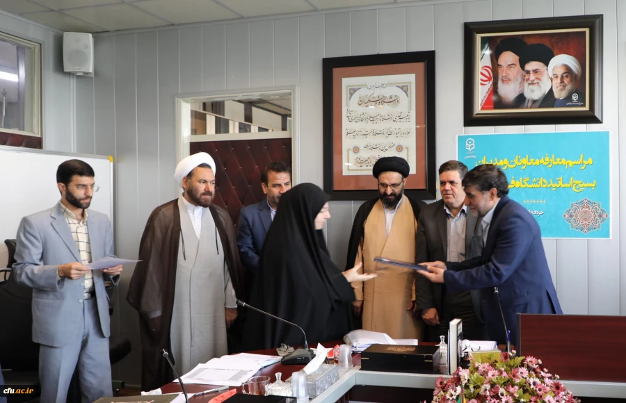 در ایام سالروز شهادت دکتر چمران و روز بسیج اساتید:

معارفه معاونان و مدیران بسیج اساتید دانشگاه فرهنگیان 13