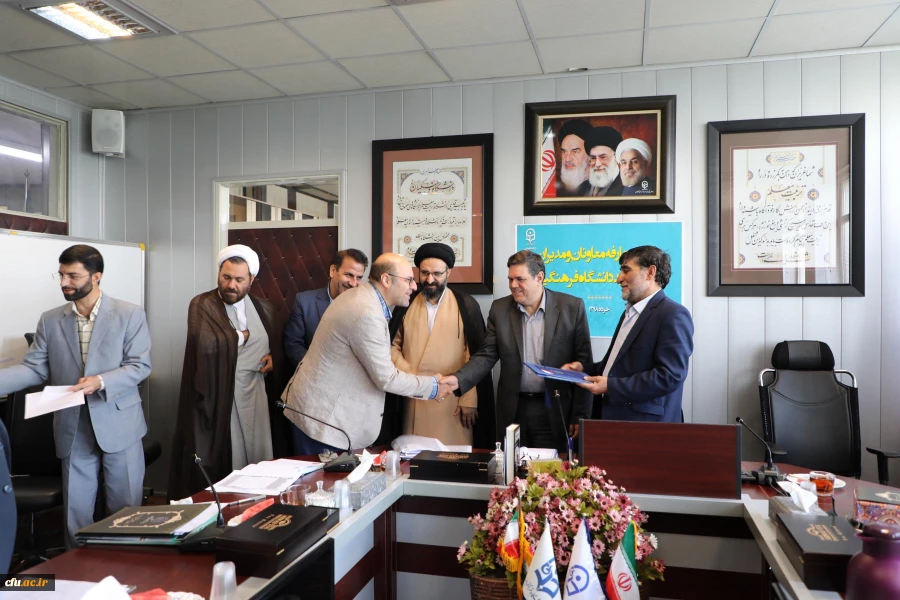 در ایام سالروز شهادت دکتر چمران و روز بسیج اساتید:

معارفه معاونان و مدیران بسیج اساتید دانشگاه فرهنگیان 14