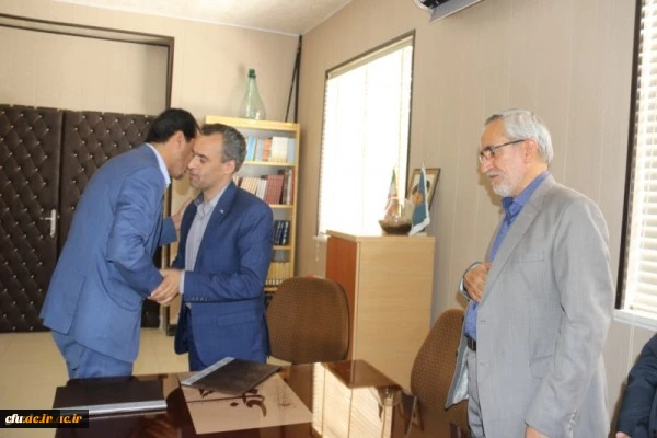 در راستای بهره گیری متقابل از منابع اطلاعاتی، ظرفیت ها و فرصت های پژوهشی، مطالعاتی صورت پذیرفت:

انعقاد تفاهم نامه همکاری فی مابین مرکز اسناد و کتابخانه ملی استان و دانشگاه فرهنگیان یزد
 6