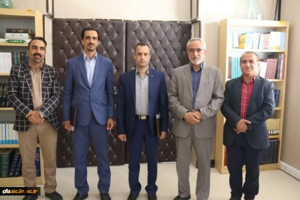 در راستای بهره گیری متقابل از منابع اطلاعاتی، ظرفیت ها و فرصت های پژوهشی، مطالعاتی صورت پذیرفت:

انعقاد تفاهم نامه همکاری فی مابین مرکز اسناد و کتابخانه ملی استان و دانشگاه فرهنگیان یزد
 7